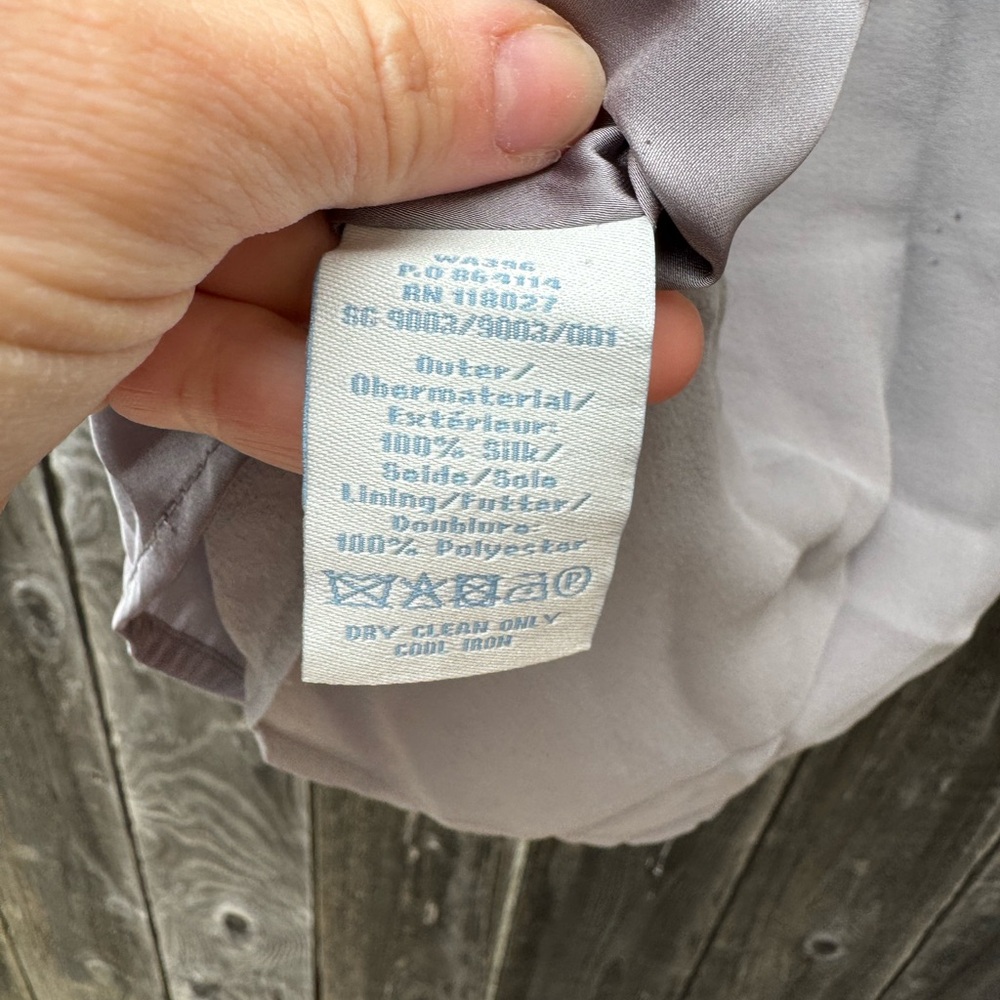 Boden Lavender Silk Scoop Neck Blouse with Cap Sleeves, Keyhole Back size 2 - Picture 7 of 8